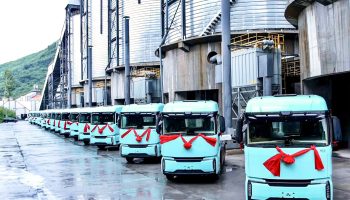 協(xié)同作戰(zhàn)譜新篇，助力客戶(hù)新發(fā)展